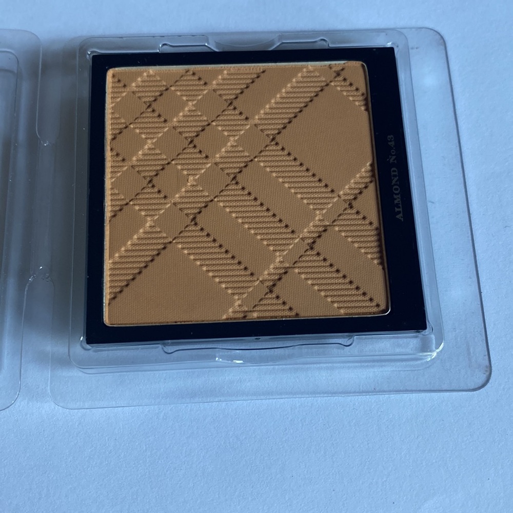 Brand new Burberry, fresh glow powder, luminous foundation